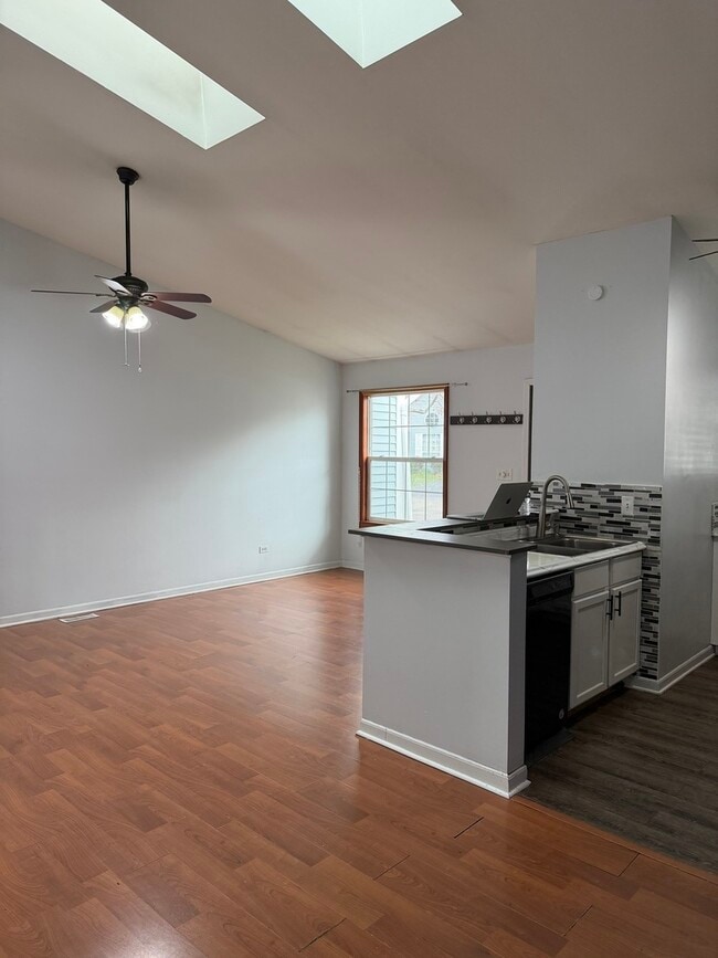 Building Photo - 3627 Linden Dr