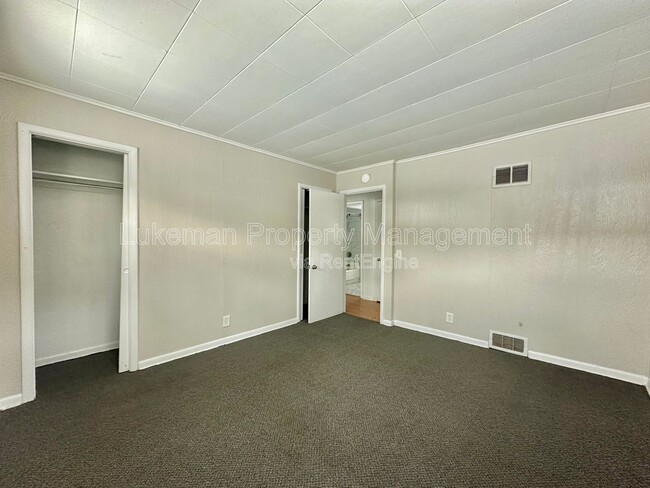 Building Photo - 833 Westmoreland Ave