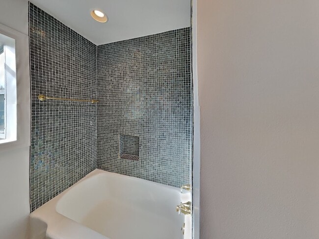 Building Photo - Piedmont Pines 2/1.5 Home Available Now!