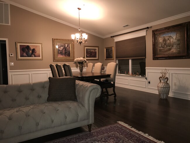 Building Photo - 147 Rock Ledge Ct