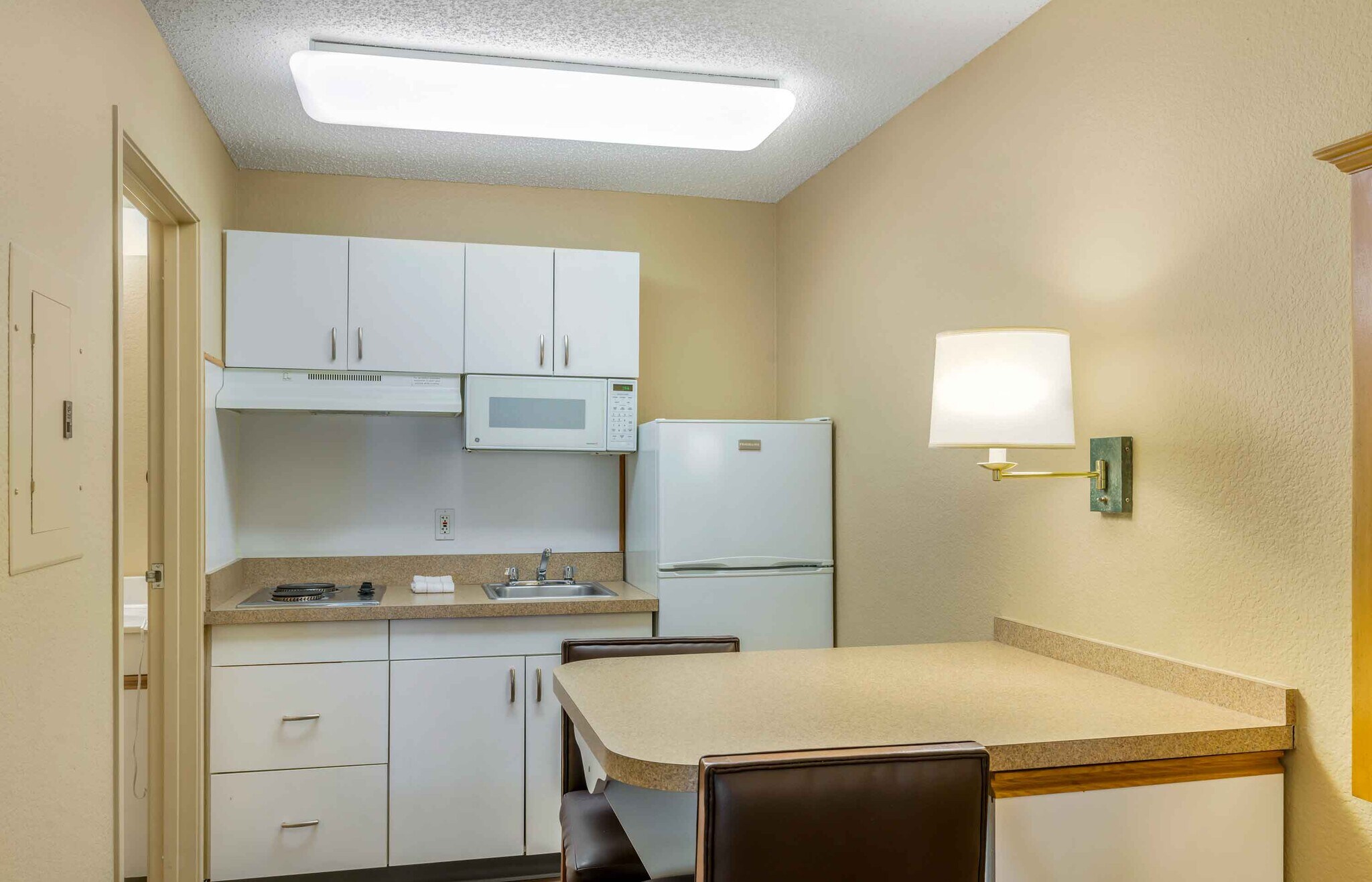 Building Photo - Furnished Studio-Portland - Beaverton