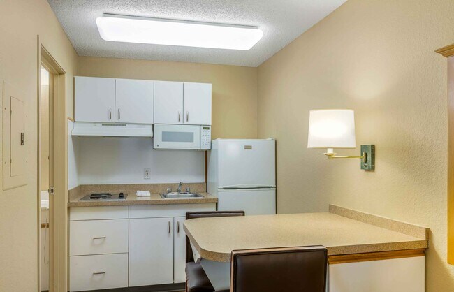 Building Photo - Furnished Studio-Portland - Beaverton