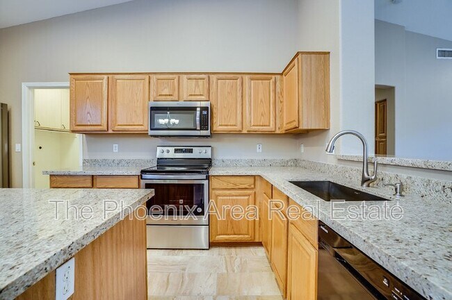 Building Photo - 2573 E Detroit Pl