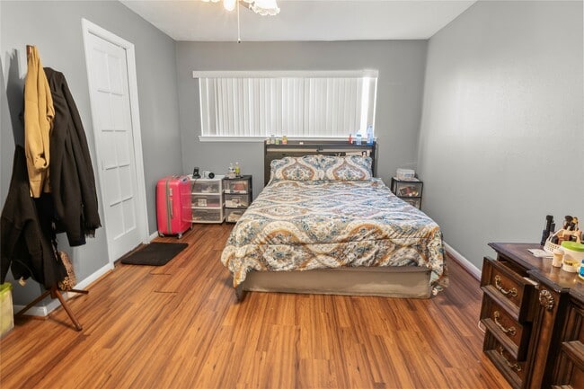 Building Photo - 10910 Vanderford Dr