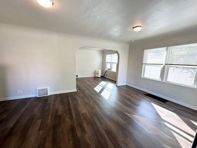 Building Photo - Adorable remodeled in 2023 2 bedroom 1 bathroom duplex available soon!
