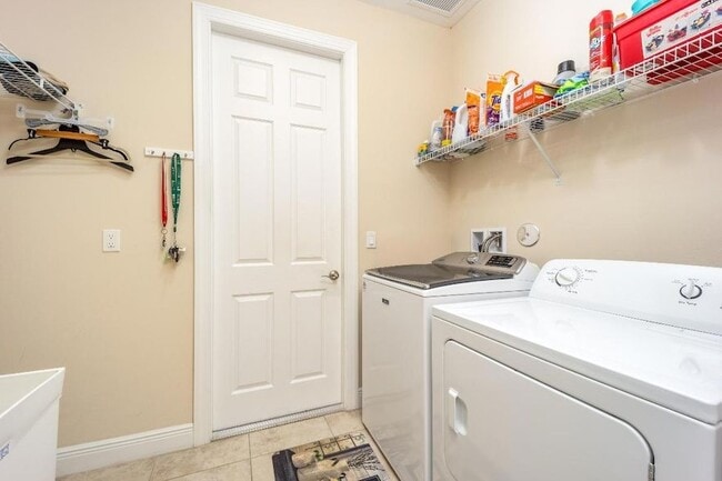 Building Photo - 443 11th Square SW