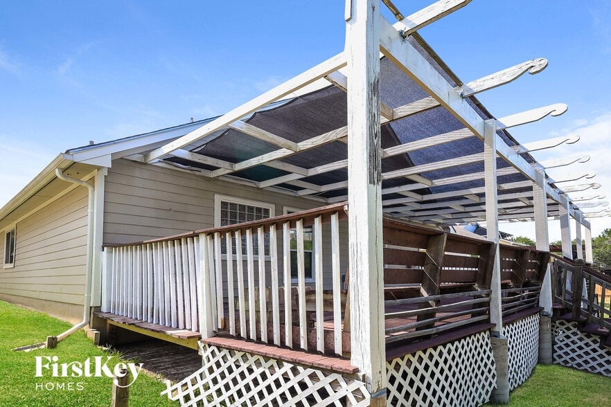 Building Photo - 315 Willow Grove Dr