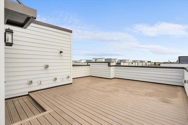 Building Photo - 2236 Brix St