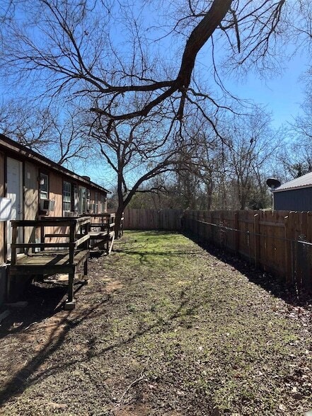 Building Photo - 205 E Elm St