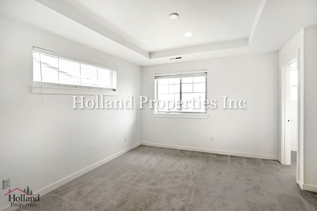 Building Photo - 8162 SE Reddington St