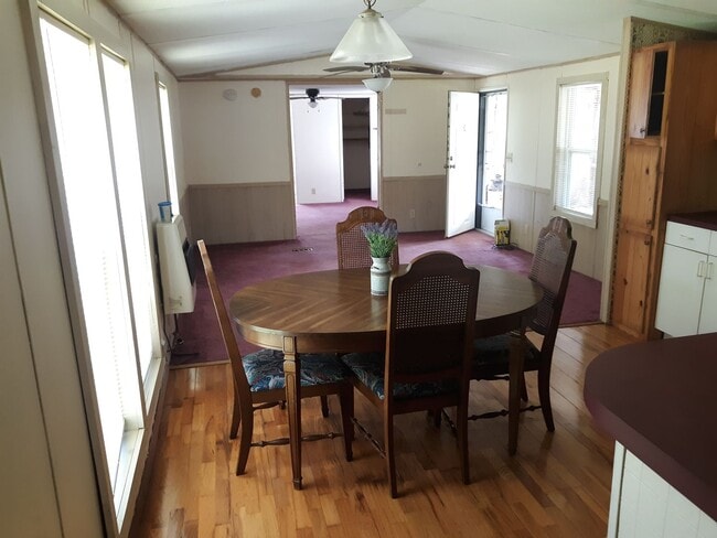 Building Photo - Get it while it's here!