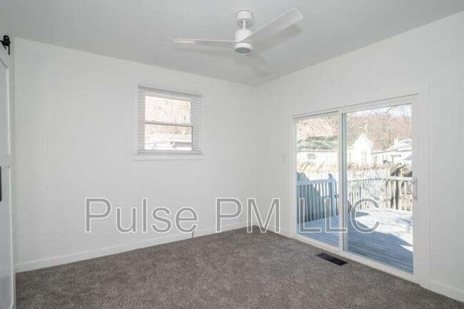 Building Photo - 2730 Dakota Ave