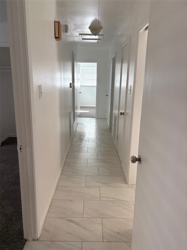 Building Photo - 4110 Wuthering Heights Dr