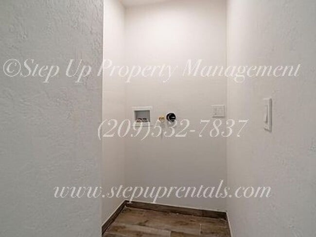 Building Photo - 11240 CA-49