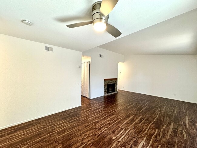 Building Photo - Charming 2-Bedroom Villa in the Heart of C...