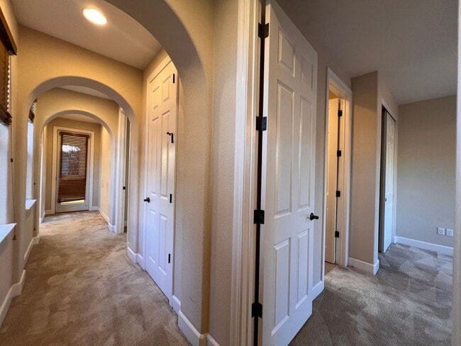 Building Photo - Large Home located in the Gated Community of Dorado in S. Reno