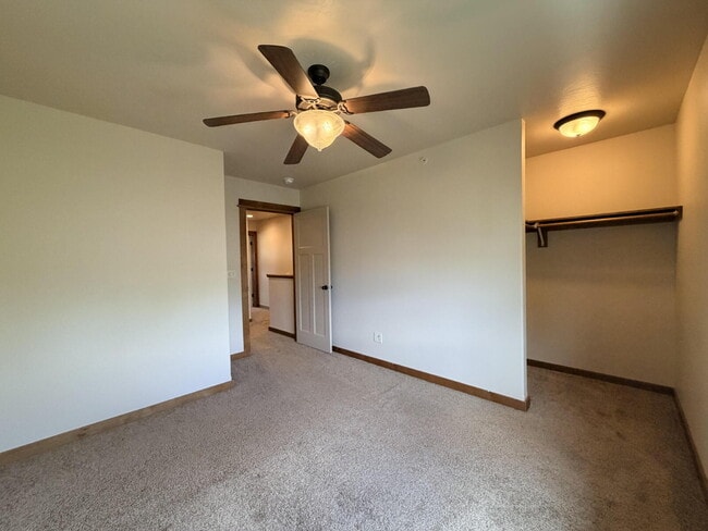 Building Photo - Beautiful 2 Bed, 1.5 Bath Townhouse with Bridger Views, Pets OK!
