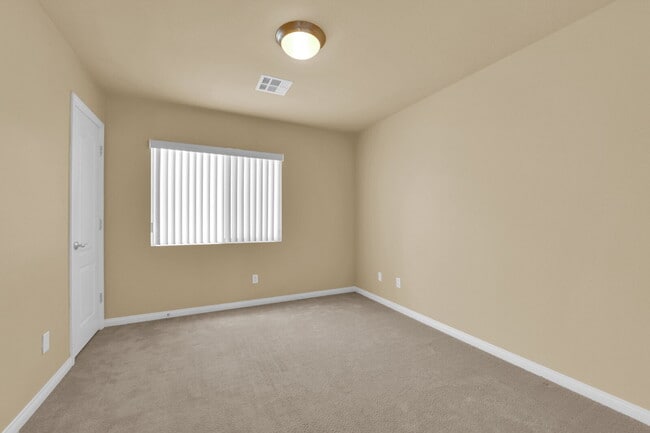 Building Photo - Beautiful 3 Bedroom Home!