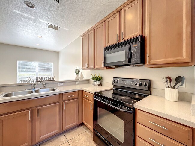 Building Photo - Clubside Pointe
