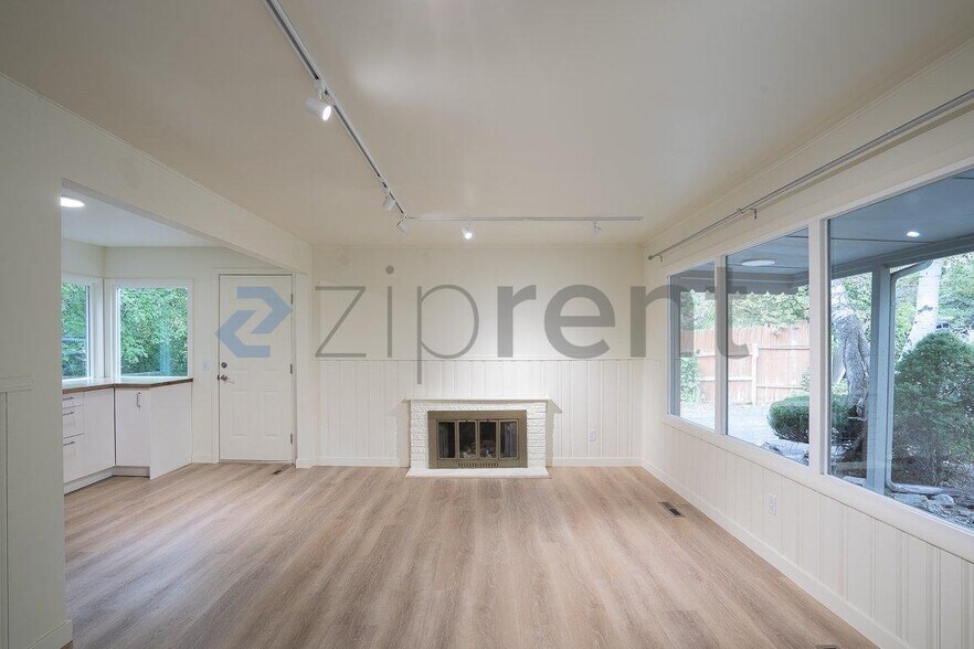 Building Photo - Unit