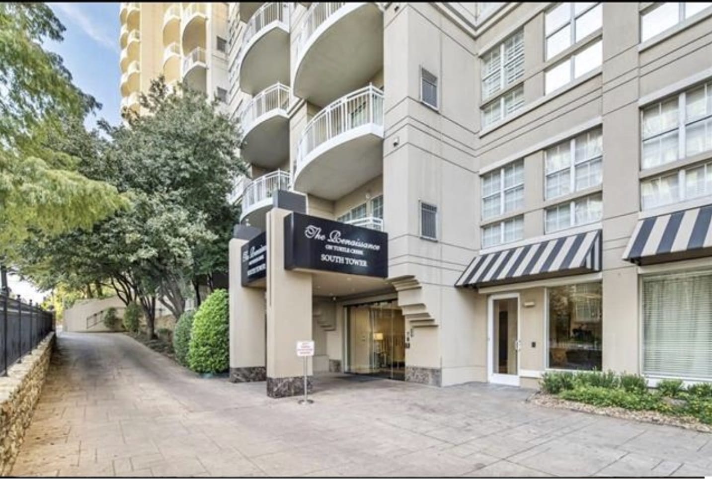 Building Photo - 3225 Turtle Creek Blvd