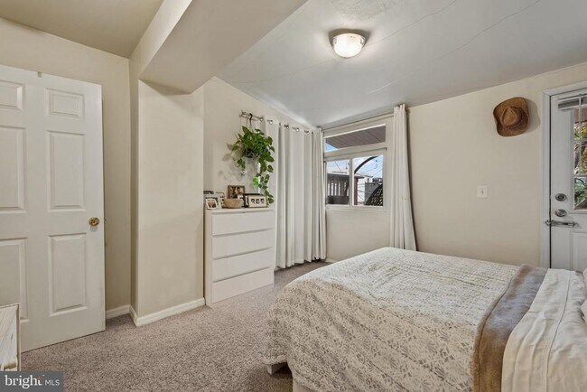 Building Photo - 1807 E Lombard St