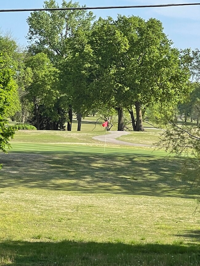 Building Photo - 701 Taylor Rd