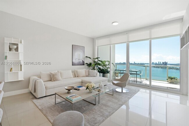 Building Photo - 2020 N Bayshore Dr
