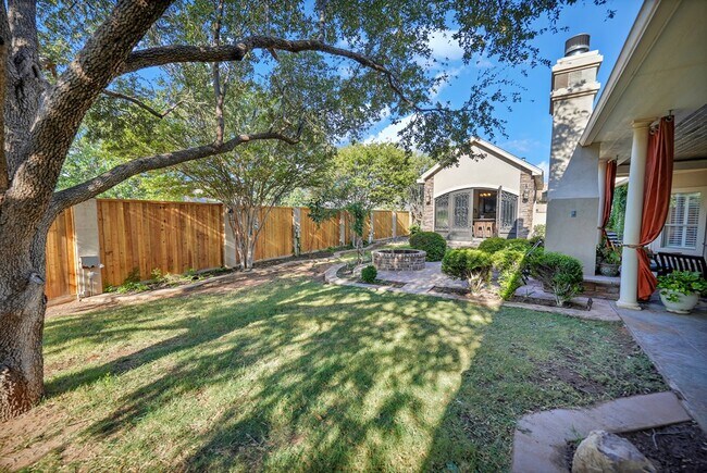 Building Photo - 5 Muirfield Dr