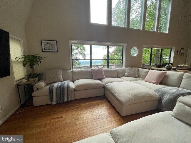 Building Photo - 2315 Lookout Rd