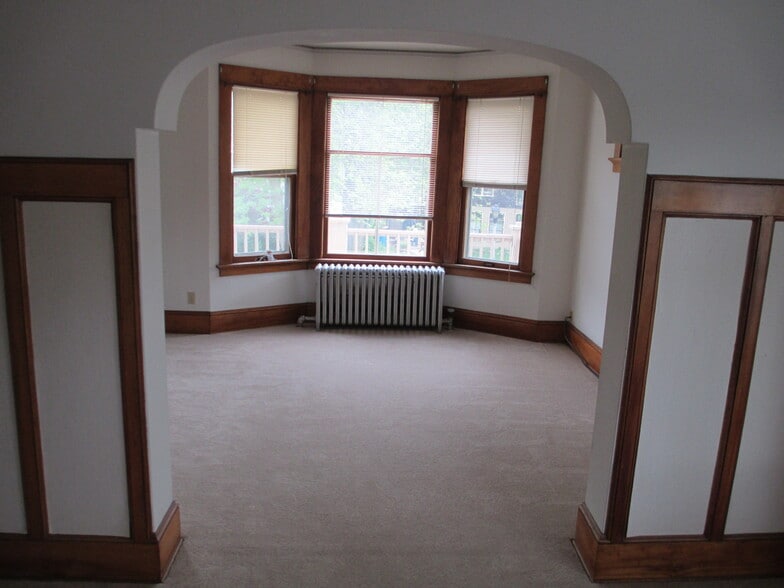 Huge Living room - 2417 E Stratford Ct