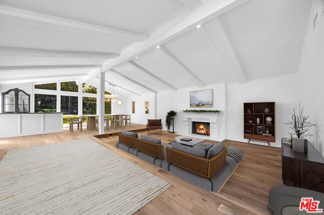 Building Photo - 8331 Skyline Dr