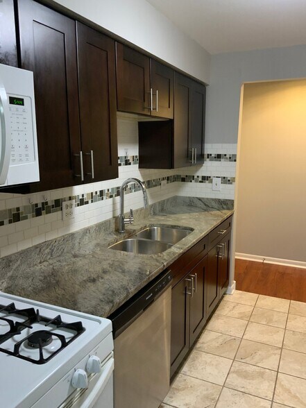 Building Photo - 3108 Roberts Dr