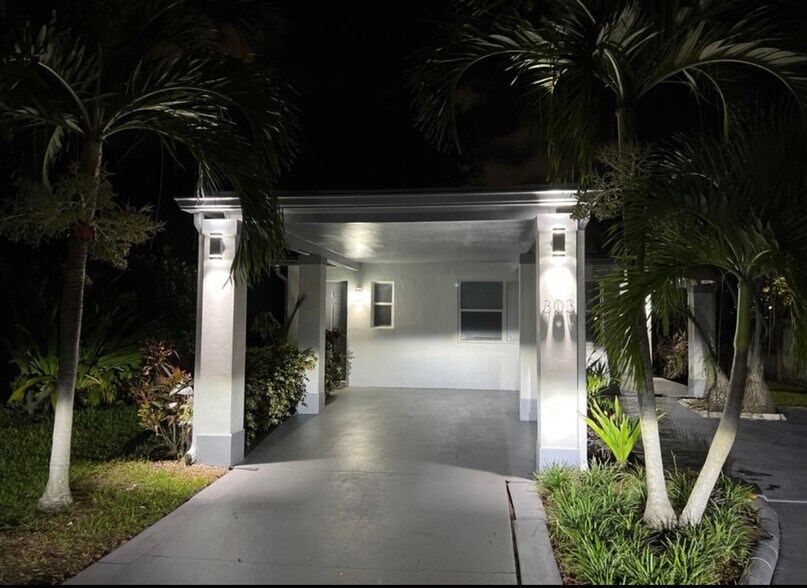 Building Photo - 303 Cordova Rd