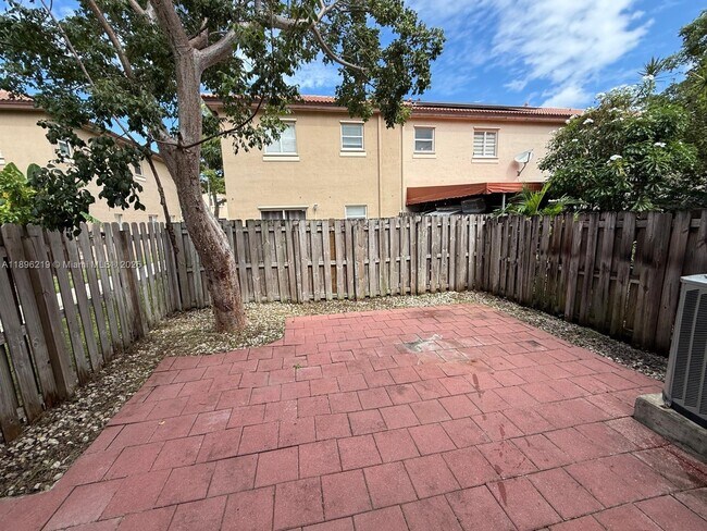 Building Photo - 8899 SW 220th Ln