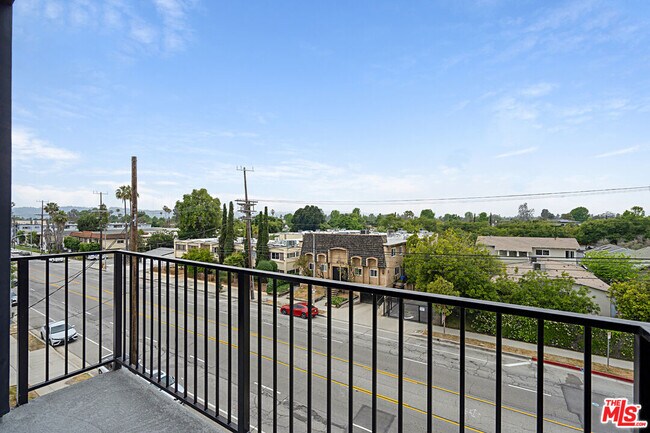 Building Photo - 6144 Whitsett Ave