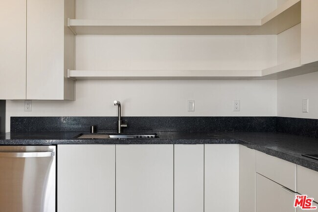 Building Photo - 8561 Belmont St