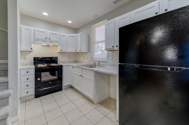 Building Photo - 77xx Vermont Ave