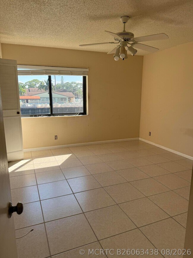 Building Photo - 211 Pine HOV Cir