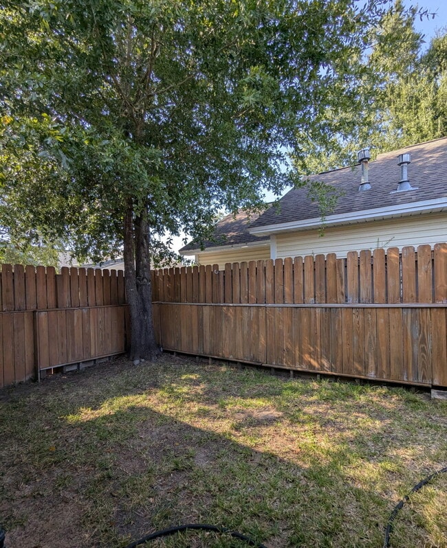 Building Photo - 243 Parkwood Cir