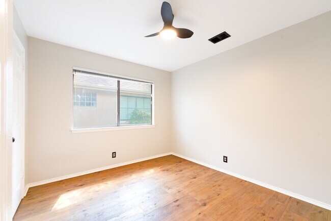 Building Photo - 16817 Brookwood