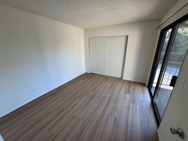 Building Photo - West Ventura Apartment