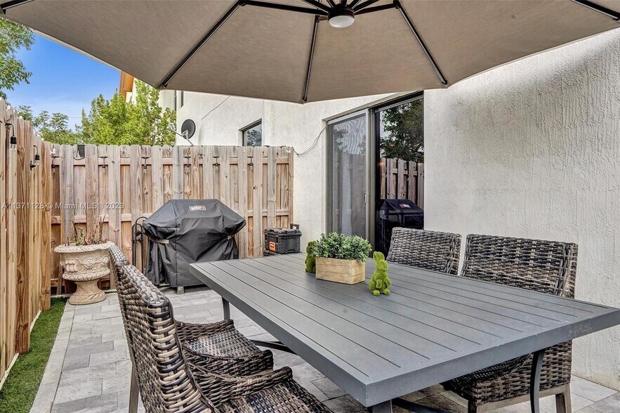 Building Photo - 10437 NW 82nd St