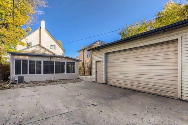 Building Photo - Stunning 4 bedroom, 4 bathroom home near Sloan's Lake!