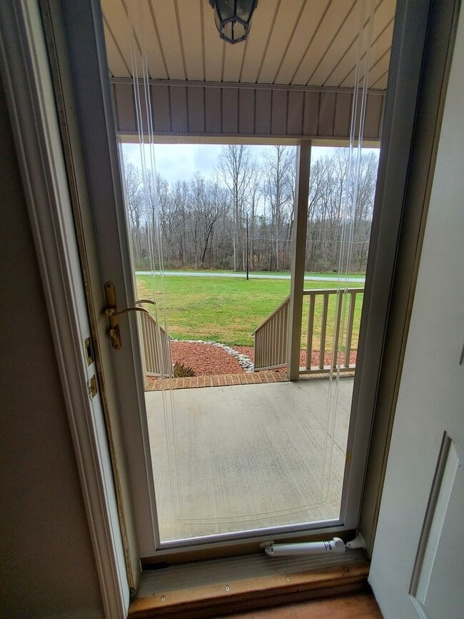 Building Photo - Ready to move in!