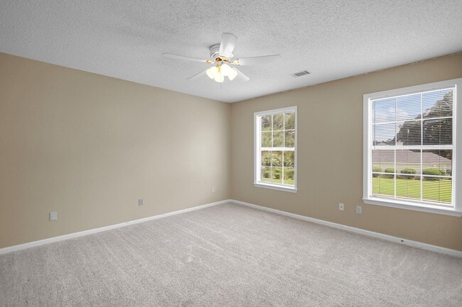 Building Photo - Stunning 4-bed Home in Hinesville With Two...