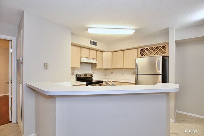 Building Photo - Gorgeous 2/2 Condo with Bonus Room for Office/Den in the Gated Community of Bona Vista - Altamont...