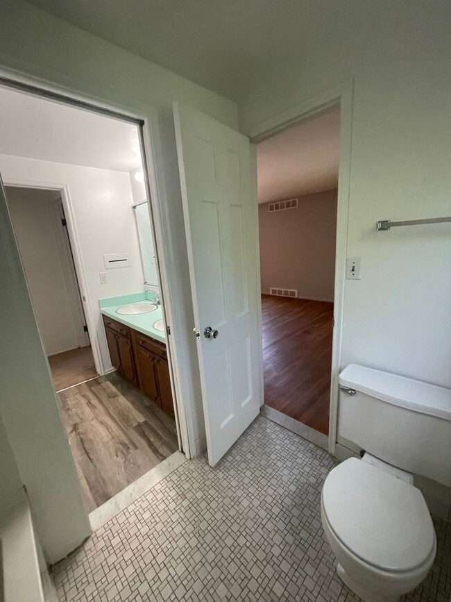 Building Photo - Spacious Four Bedroom Home Available Summer of 2026!