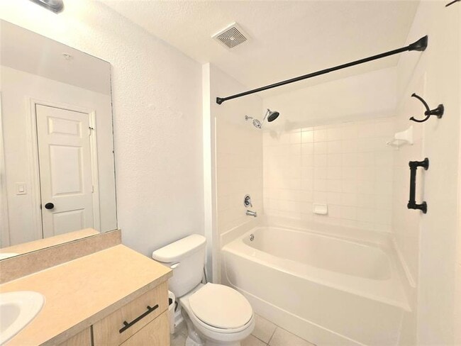 Building Photo - 533 NE 3rd Ave