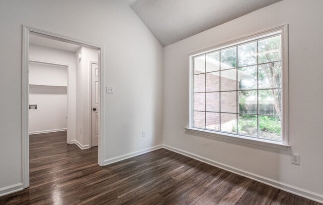 Building Photo - 5624 Annandale Dr